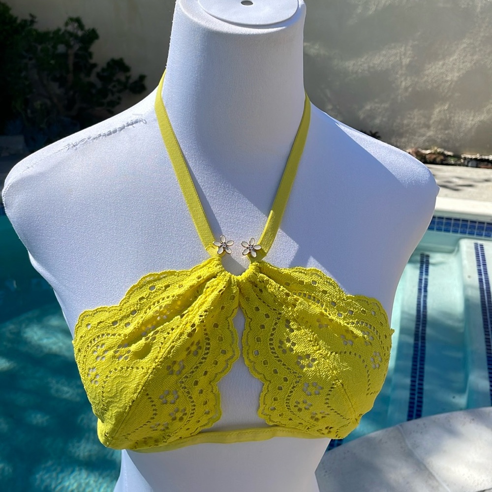 Savage x Fenty daisy eyelet yellow plunge top | Size S